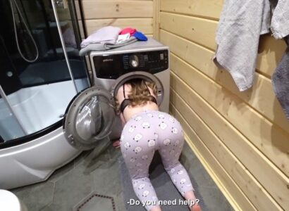 [ClipSex] Lợi dụng chịch em kế đang mắc kẹt trong máy giặt